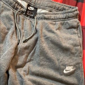 Nike drawstring sweatpants with pockets